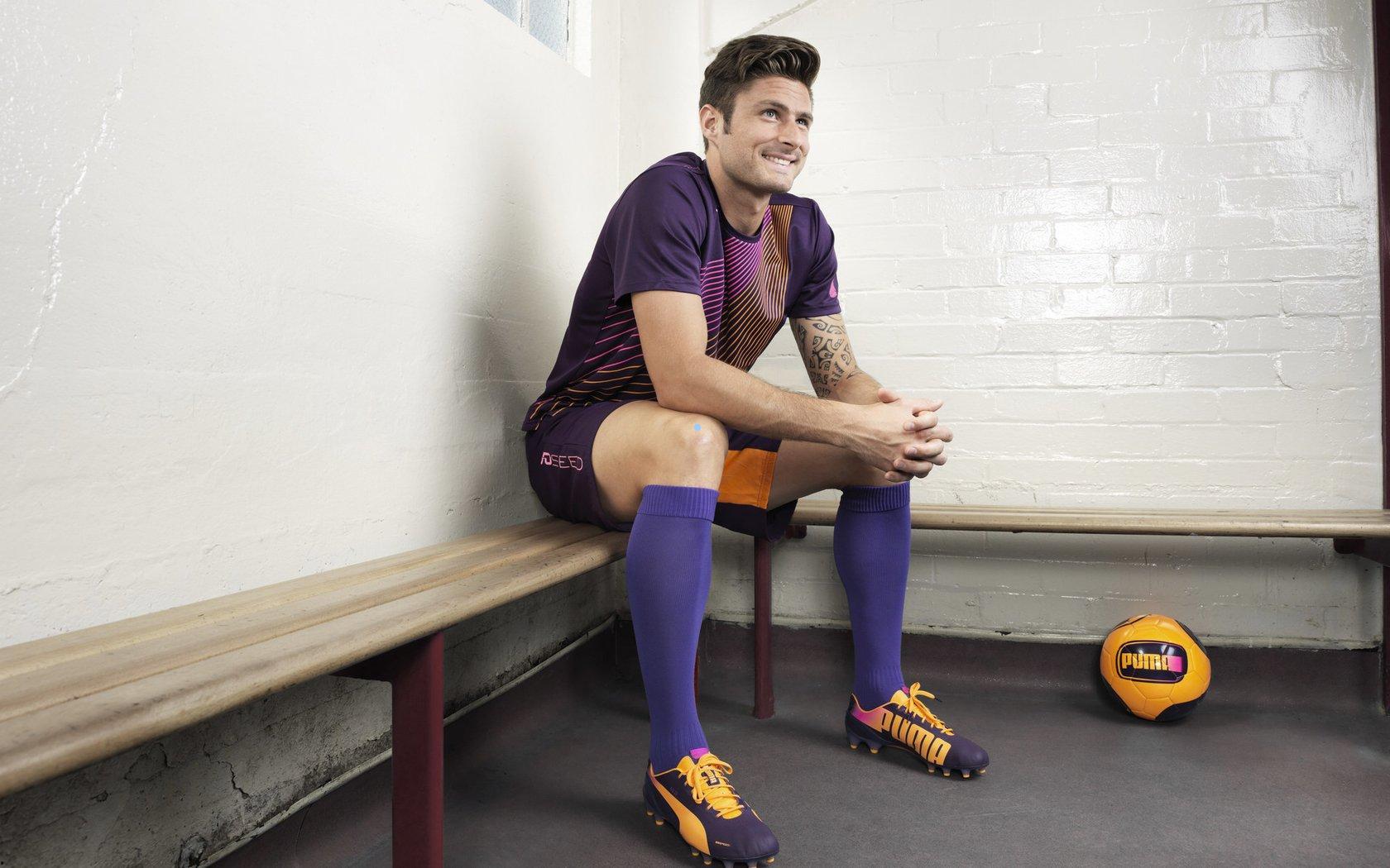 巴黎圣日耳曼锁定恩佐·费尔南德斯为引援目标，但冬季转会窗口加盟前景黯淡